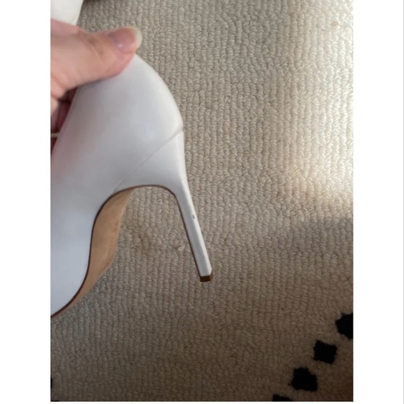Manolo Blahnik BB Pump - White Leather - Picture 4 of 6